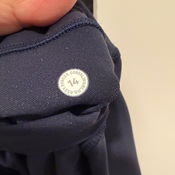 Lululemon - Picture 3 of 3